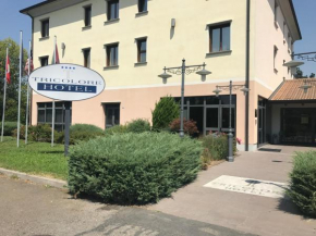 Отель Tricolore Hotel  Гайда
